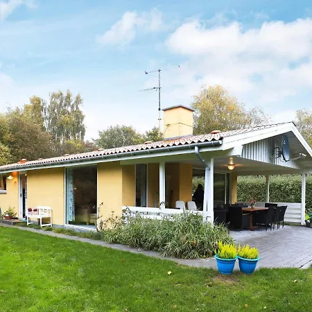 Casa vacanze Three-bedroom In 12 *