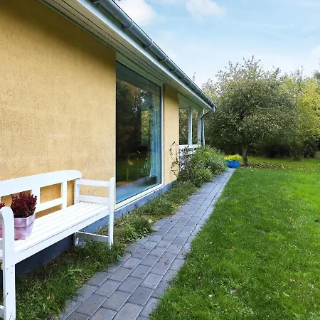Three-bedroom In 12 Casa vacanze *